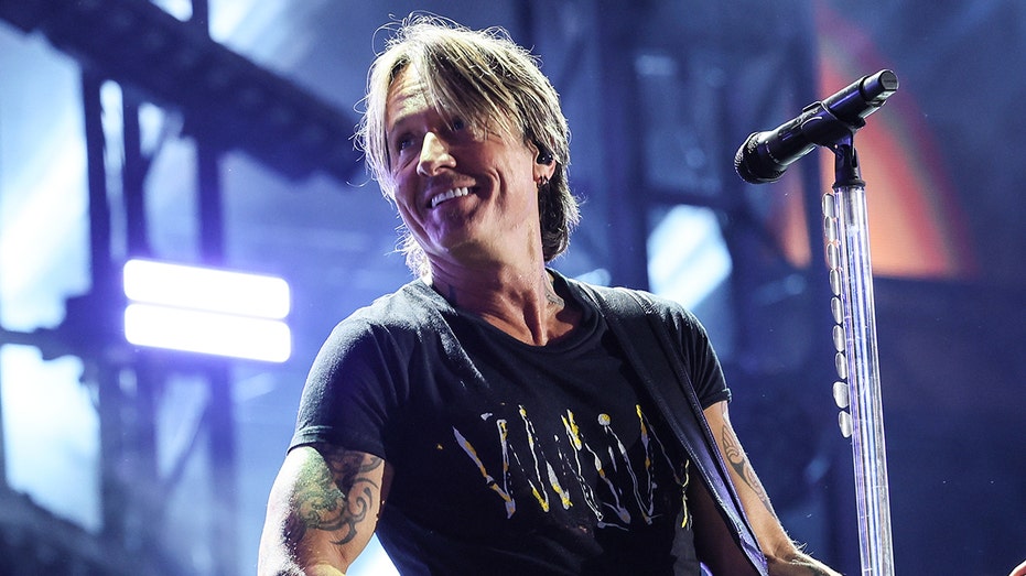Keith Urban has awkward moment with fan named Nicole at Nashville concert Education VIC